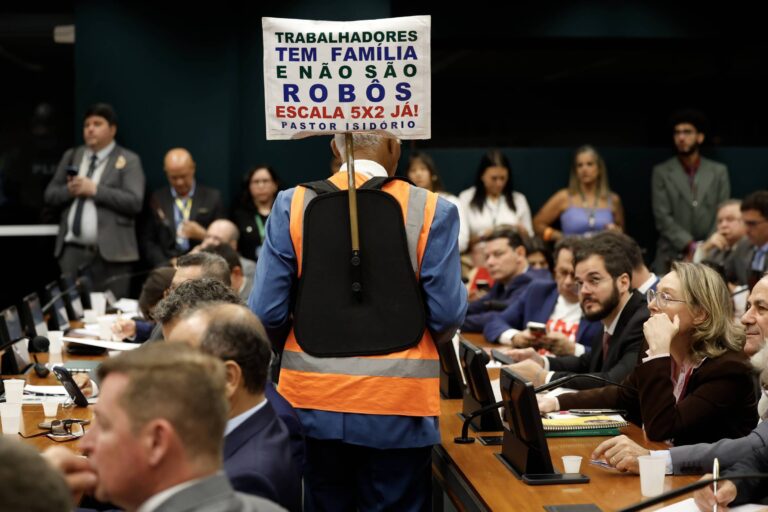 Escala 5x2: Brasil adota regime raro no mundo - 29/05/2026 - Economia