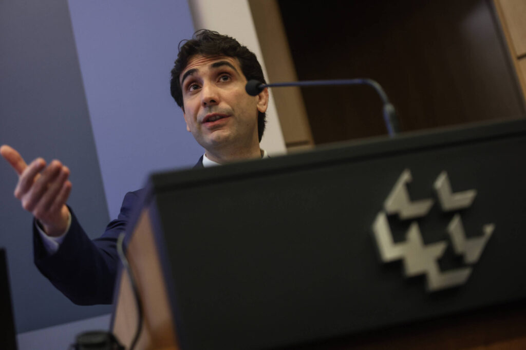 Galípolo é contra usar FGC para cobrir previdência - 25/05/2026 - Economia