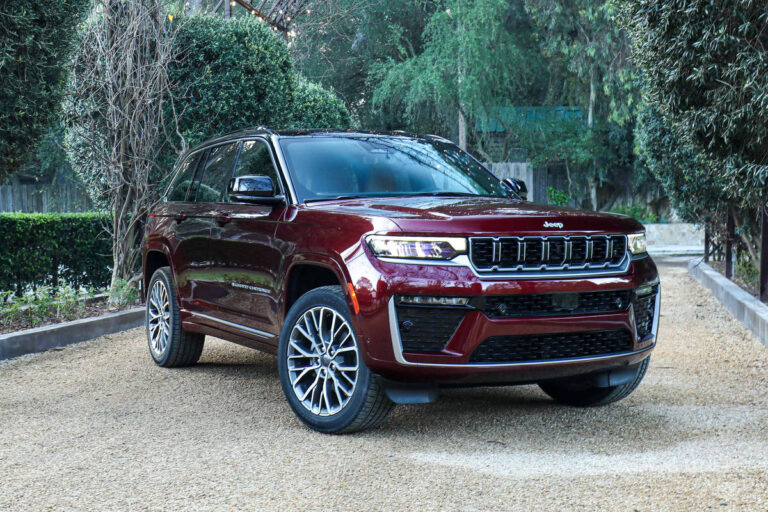 Linha Cherokee ganha vida nova com turbo e eletrificação - 25/05/2026 - Economia