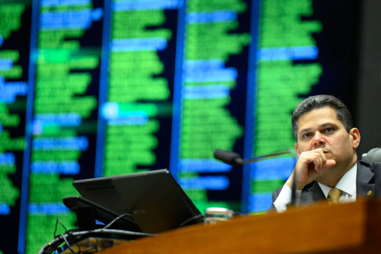PEC do fim da 6x1 chega ao Senado com futuro incerto - 28/05/2026 - Economia