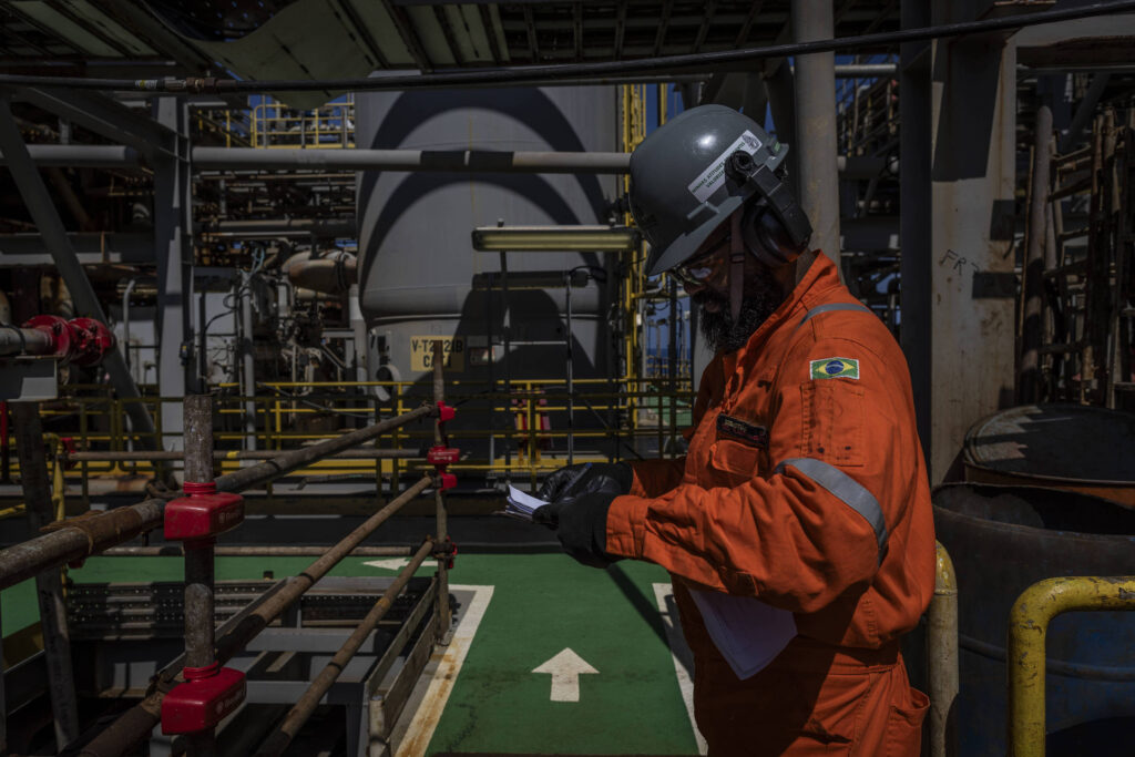 Petróleo: Exportação do Brasil despenca em maio - 28/05/2026 - Economia