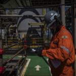 Petróleo: Exportação do Brasil despenca em maio - 28/05/2026 - Economia