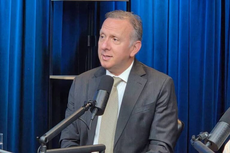 Relator enxuga projeto que regula inteligência artificial - 28/05/2026 - Economia