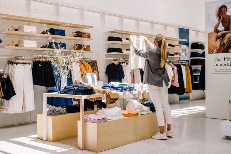 Shein vira sócia majoritária da Everlane, nos EUA - 22/05/2026 - Economia